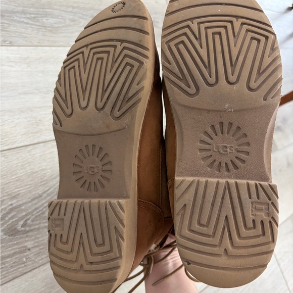 UGG Naiyah Lace-Back Genuine Leather Suede Shearling Boot Women’s - Picture 9 of 11